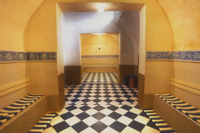 Architecture traditionnelle et salles chaudes du hammam Agadir