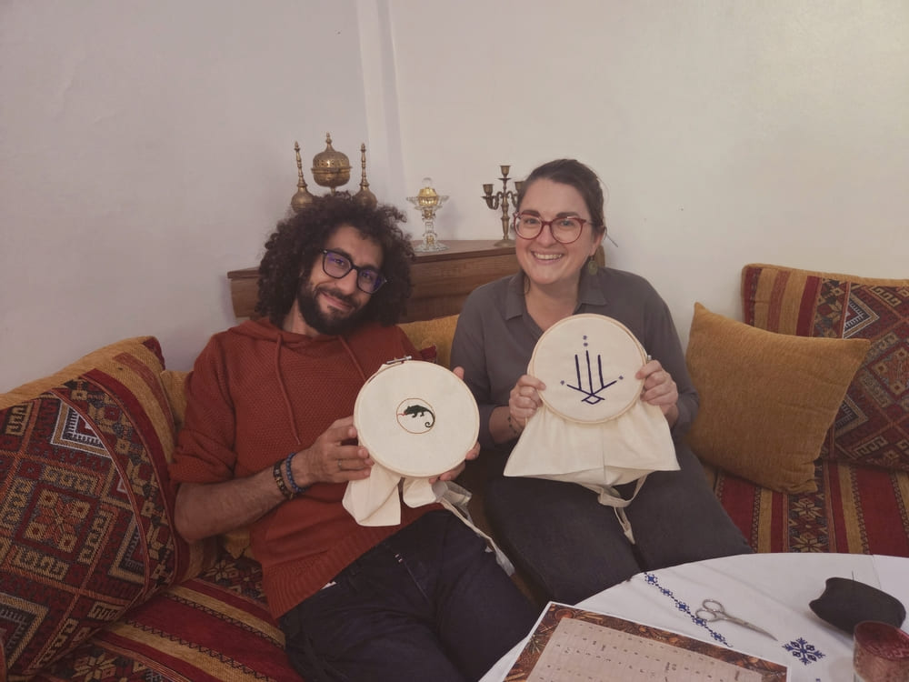 Présentation des totebags personnalisés réalisés à l_atelier broderie