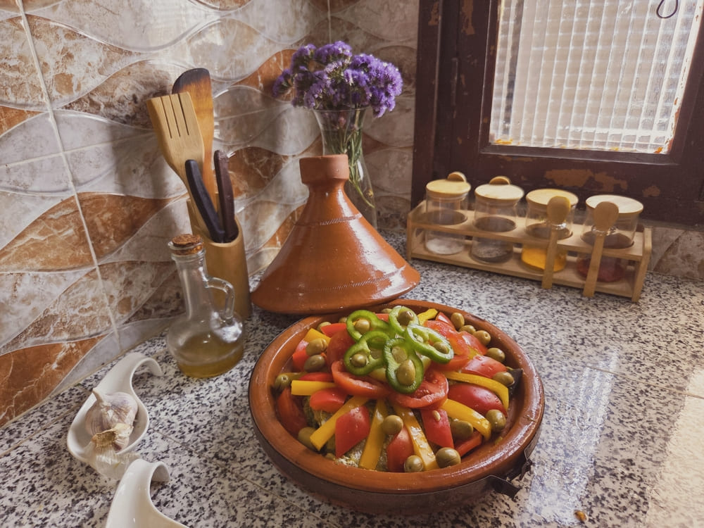 Tajine de poisson traditionnel cuisiné pendant le cours de cuisine Agadir