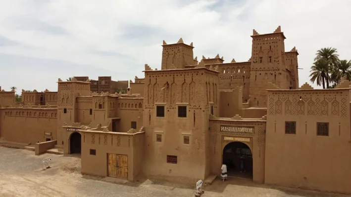Entrée de la kasbah Amridil, kasbah de Skoura en terre crue