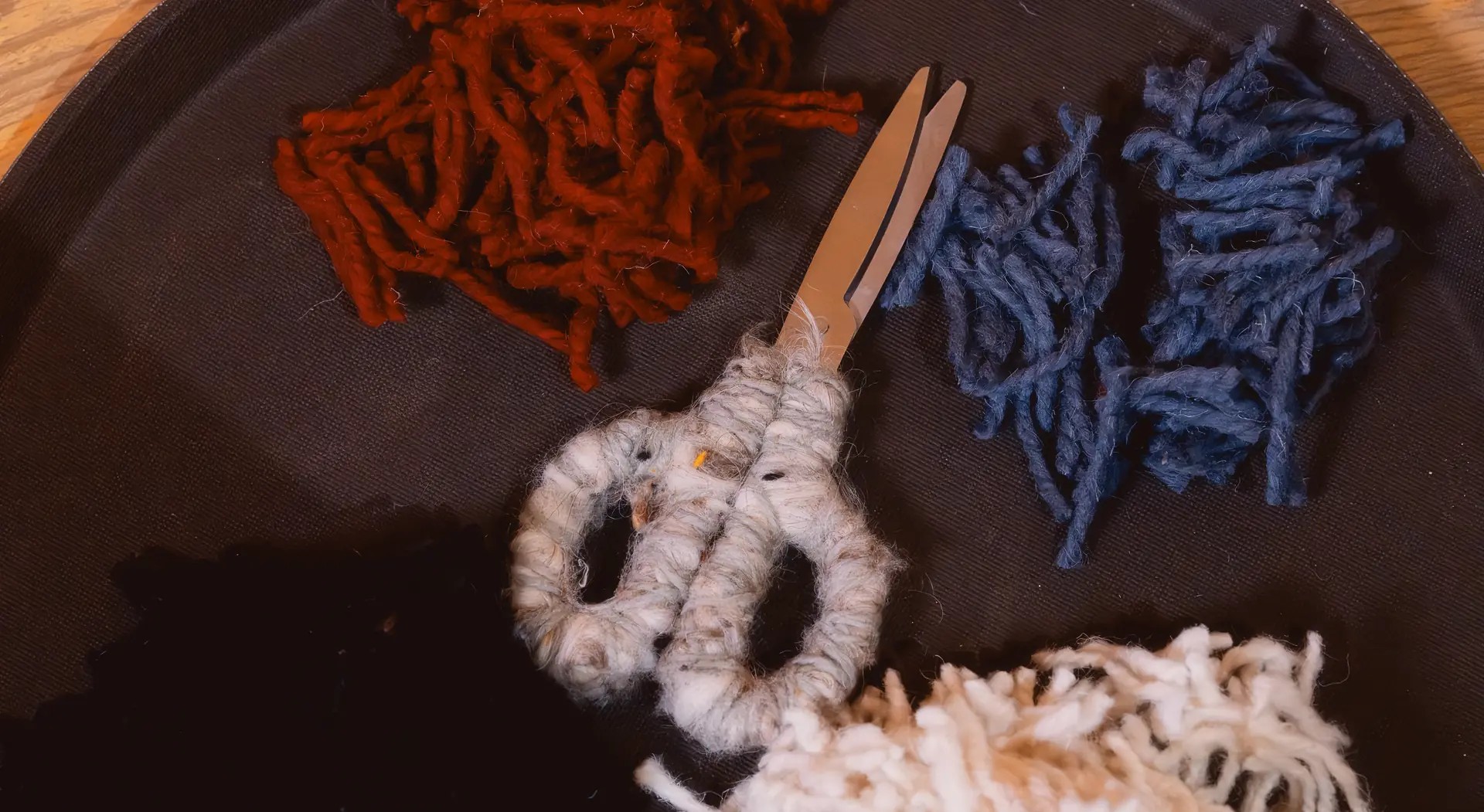 tissage-tapis-brins-laine-coloree xx