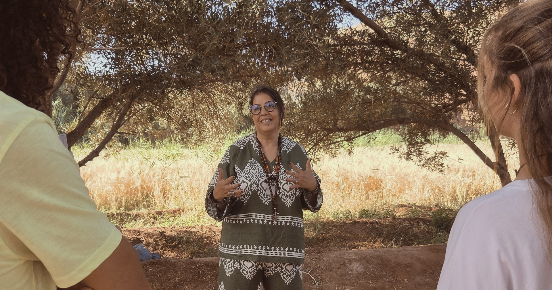 visite-ait-ben-haddou-guide-explications-sous-oliviers